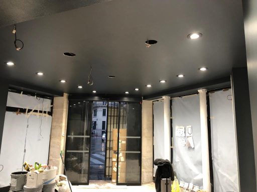 Rénovation intérieur fitness boutique installation lumière spot