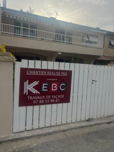 Enseigne KEBC après rénovation d'une maison individuelle